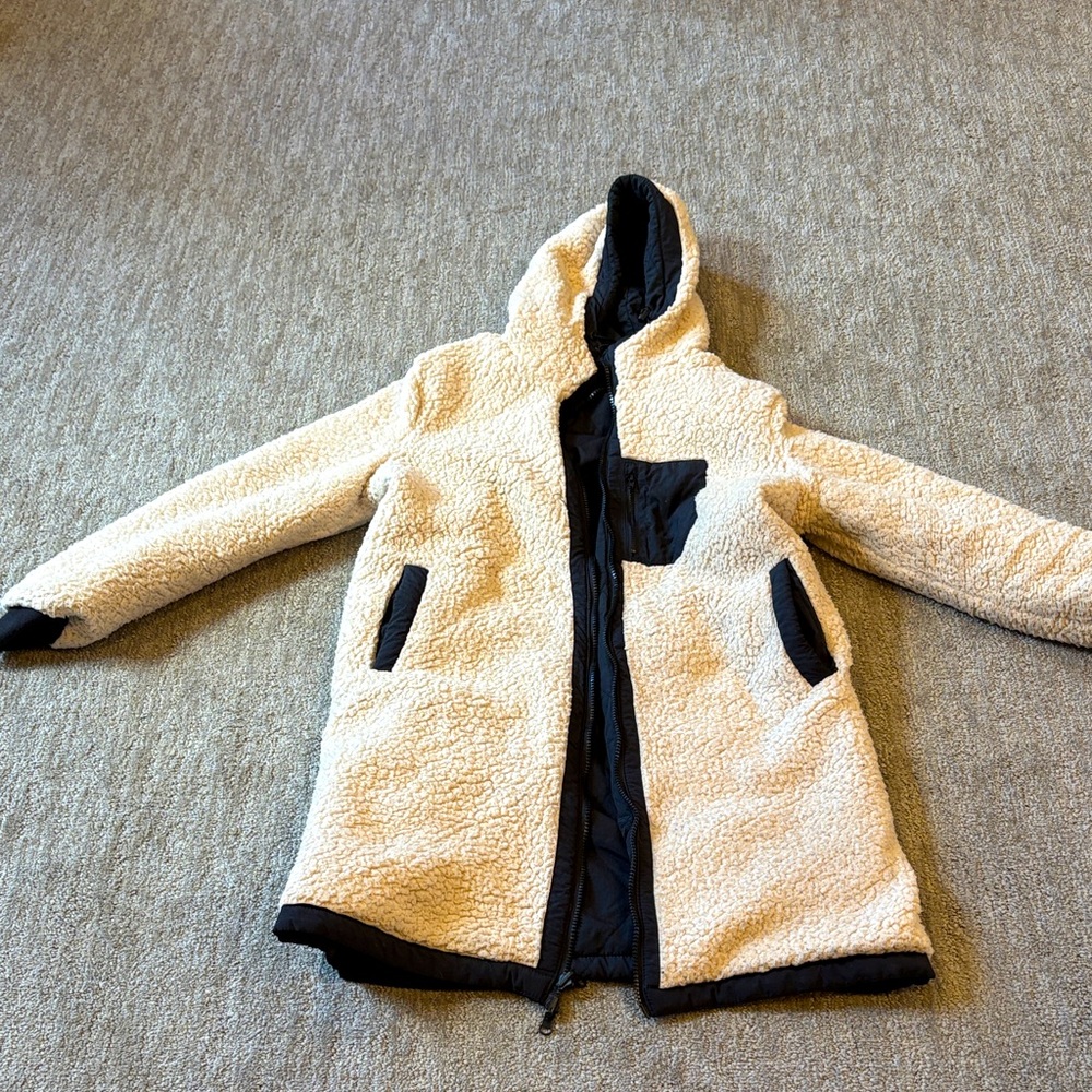 Reversible Sherpa hooded coat.